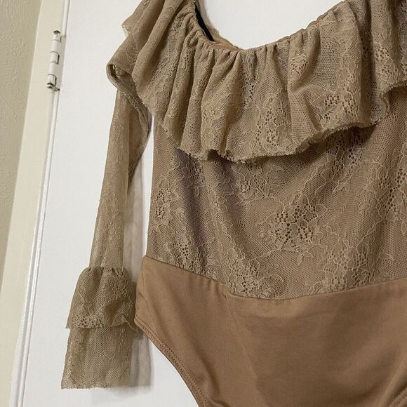 REVOLVE Camila Coelho Paloma lace tan nude off shoulder bodysuit size small - Picture 4 of 8